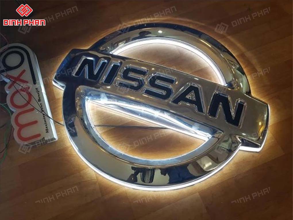 logo Nissan mạ crome