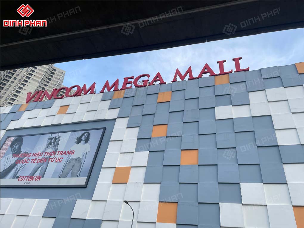Bảng hiệu TTTM Vincom Mega Mall