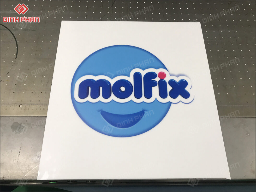 mica in uv logo Molfix trước khi hút nổi