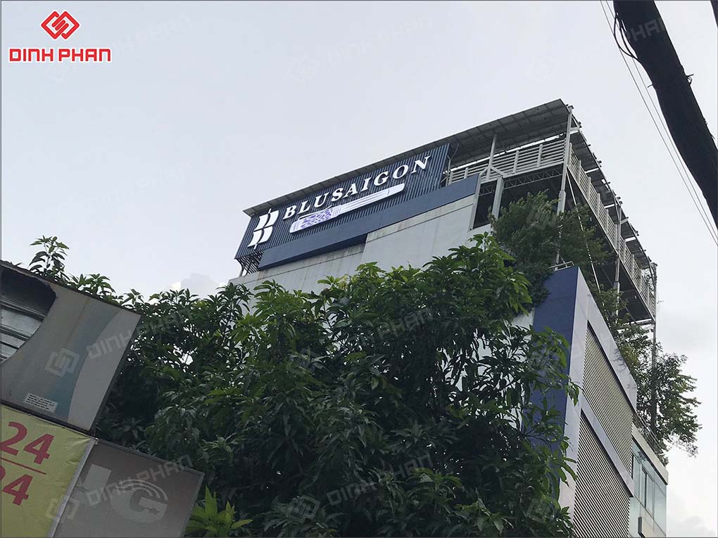 Bảng hiệu Blue Sài Gòn nhìn từ trên cao