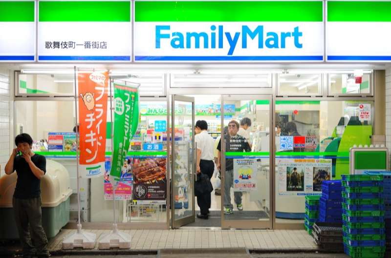 cửa hàng familymart