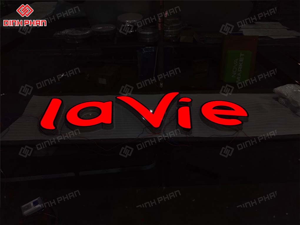 Bộ chữ thương hiệu Lavie