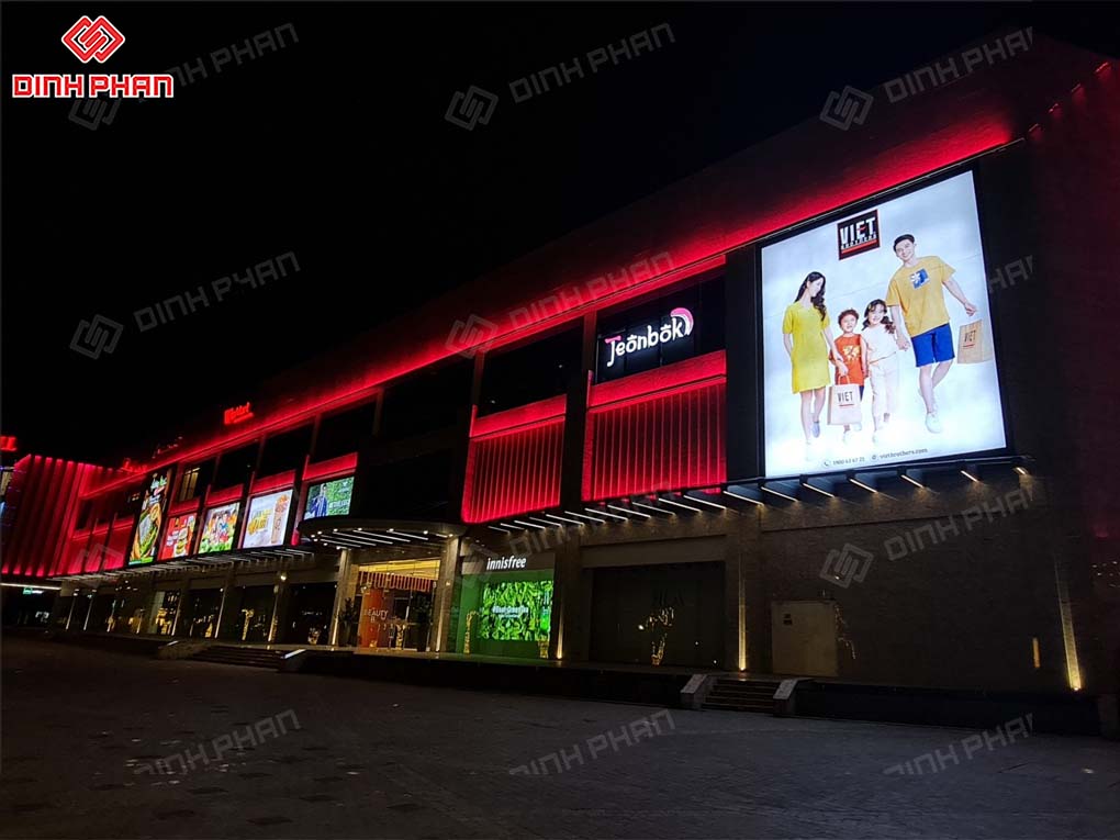 Pano siêu thị Vincom Mega Mall về đêm
