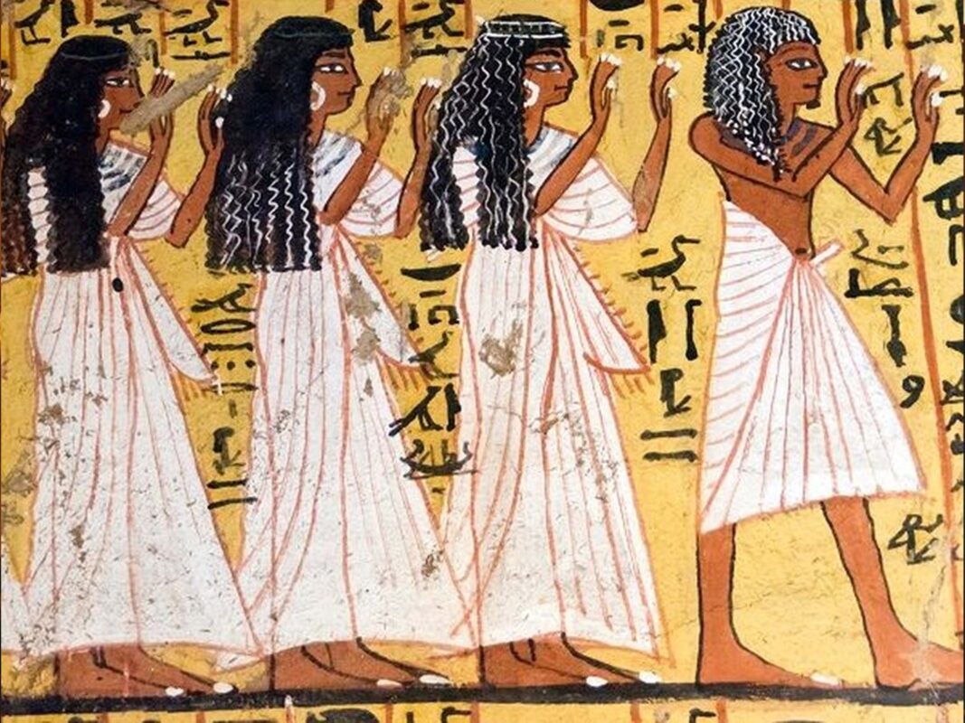 Tại sao đàn ông ở Ai Cập mặc quần áo trắng và phụ nữ mặc đồ đen