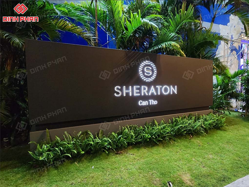 Bảng tên khách sạn Sheraton