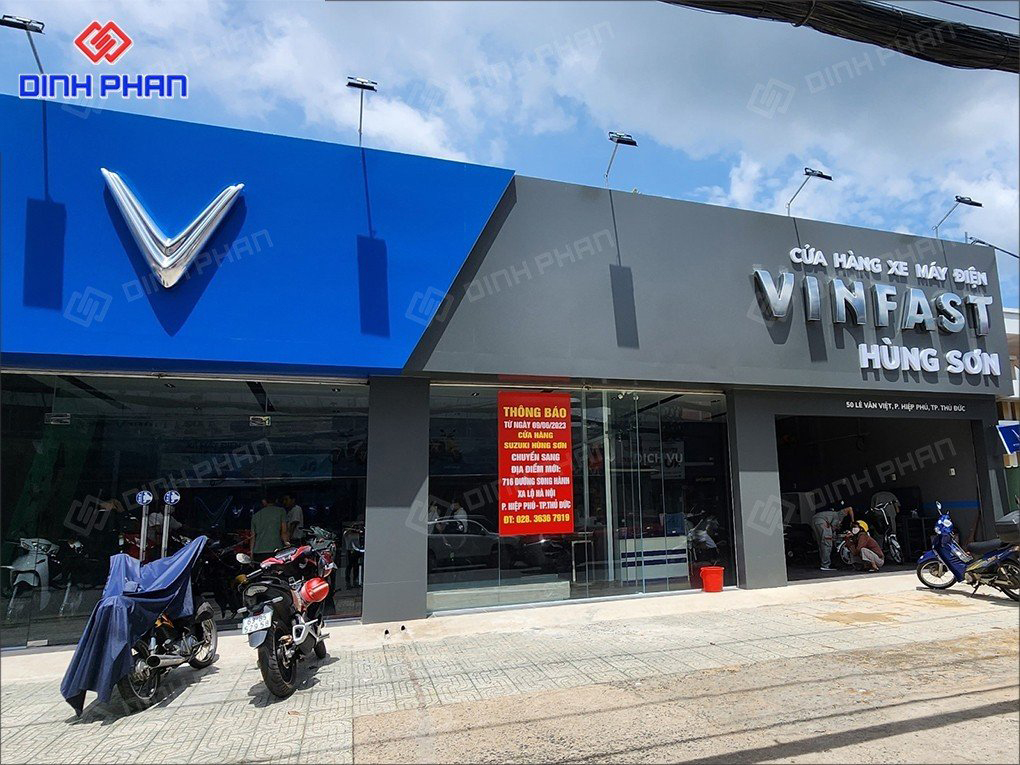 Bảng hiệu cửa hàng xe máy điện Vinfast Hùng Sơn 