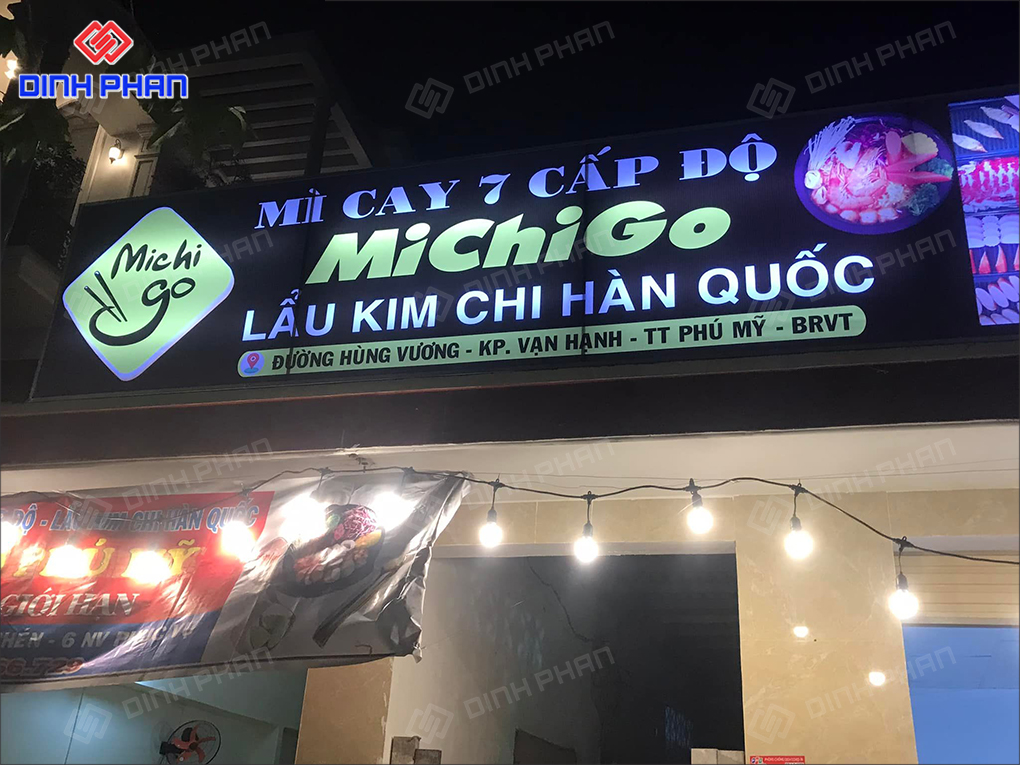 Biển hiệu quán mì cay