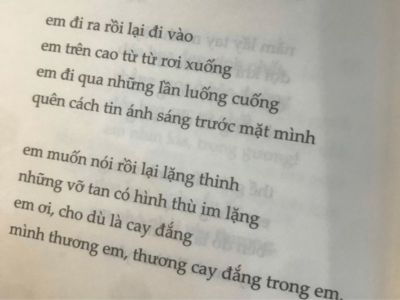 Tải Sách Trốn Lên Mái Nhà Để Khóc PDF