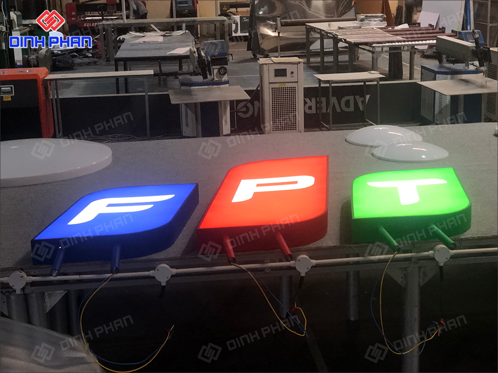 Bảng hiệu hộp đèn FPT