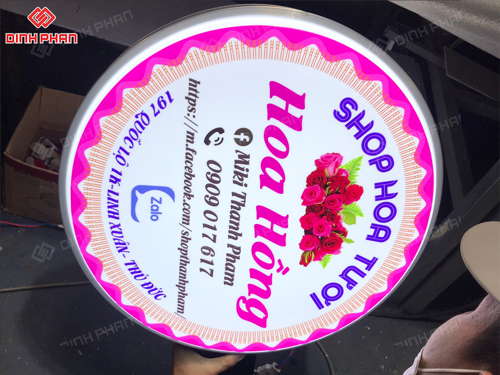 Bảng hiệu hộp đèn mica in UV