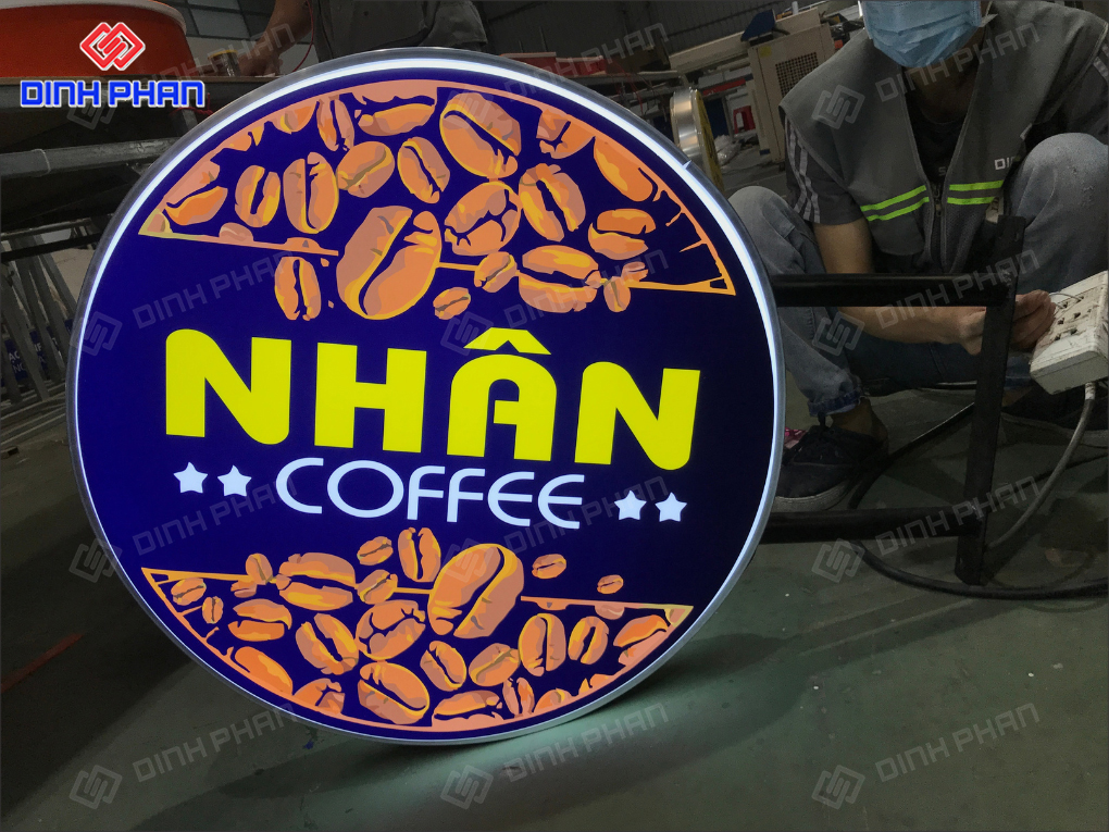 Hộp đèn mica In UV quán cafe