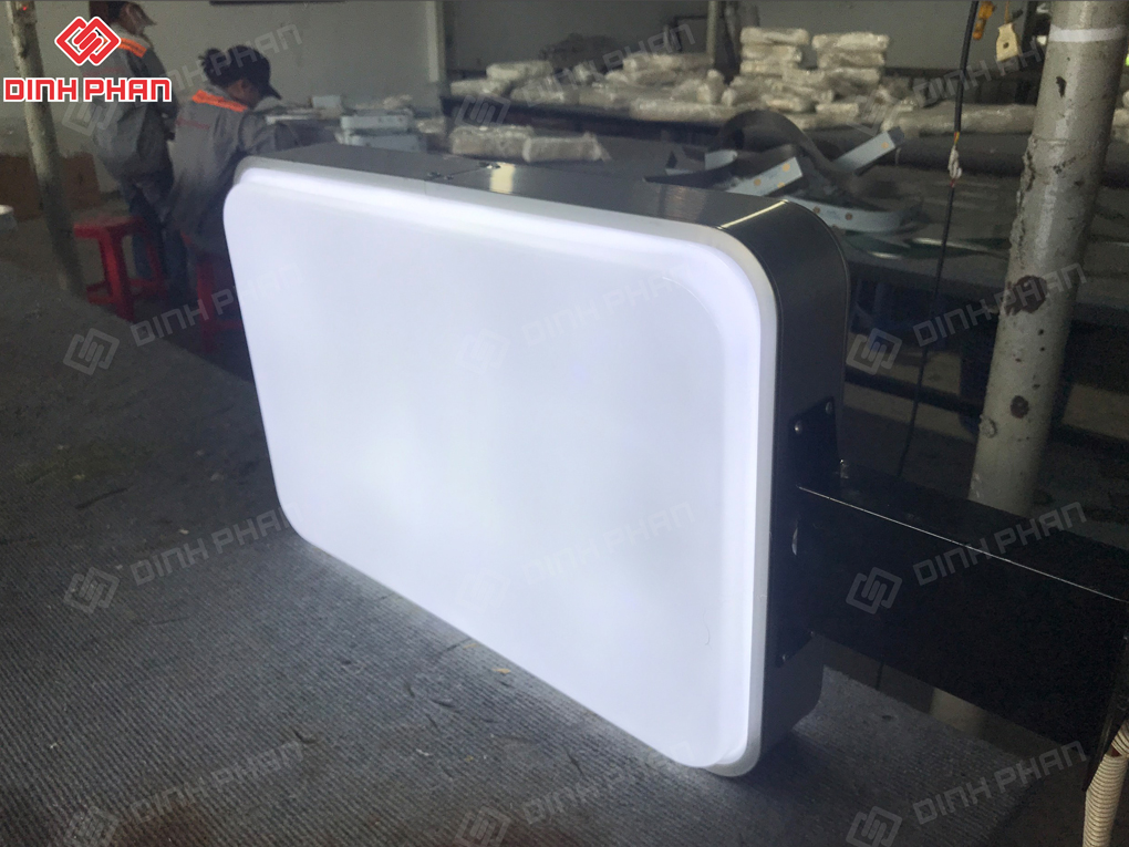 Gia công hộp đèn bảng hiệu giá rẻ