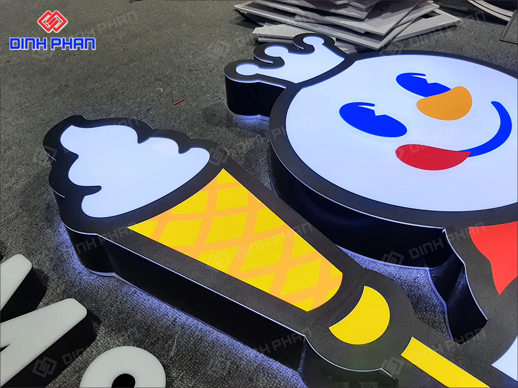 Làm Hộp Đèn Logo Chất Lượng