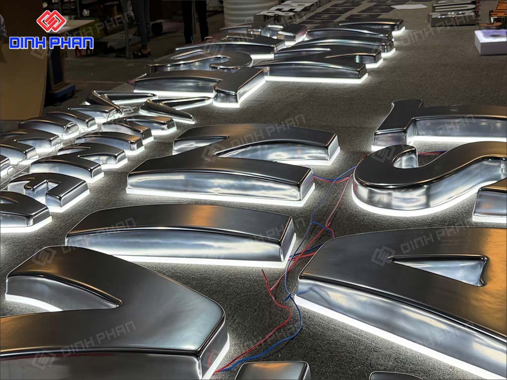 Gia công chữ nổi mạ crom