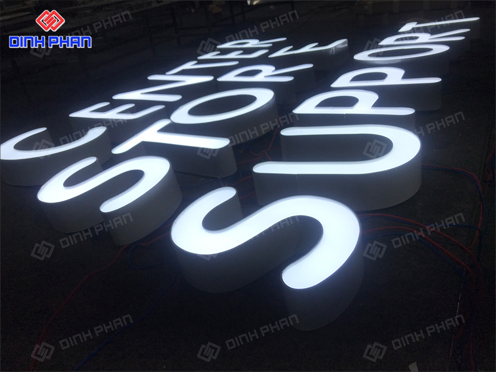 Chữ nhôm kết hợp đèn LED