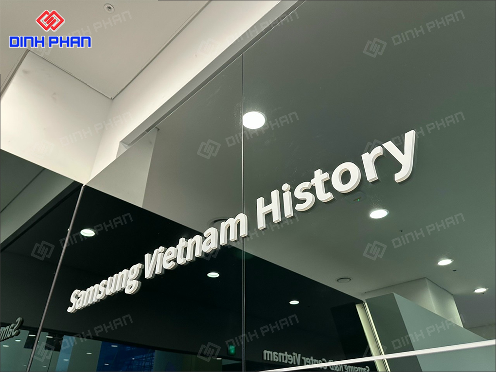 Bảng hiệu của công ty Samsung