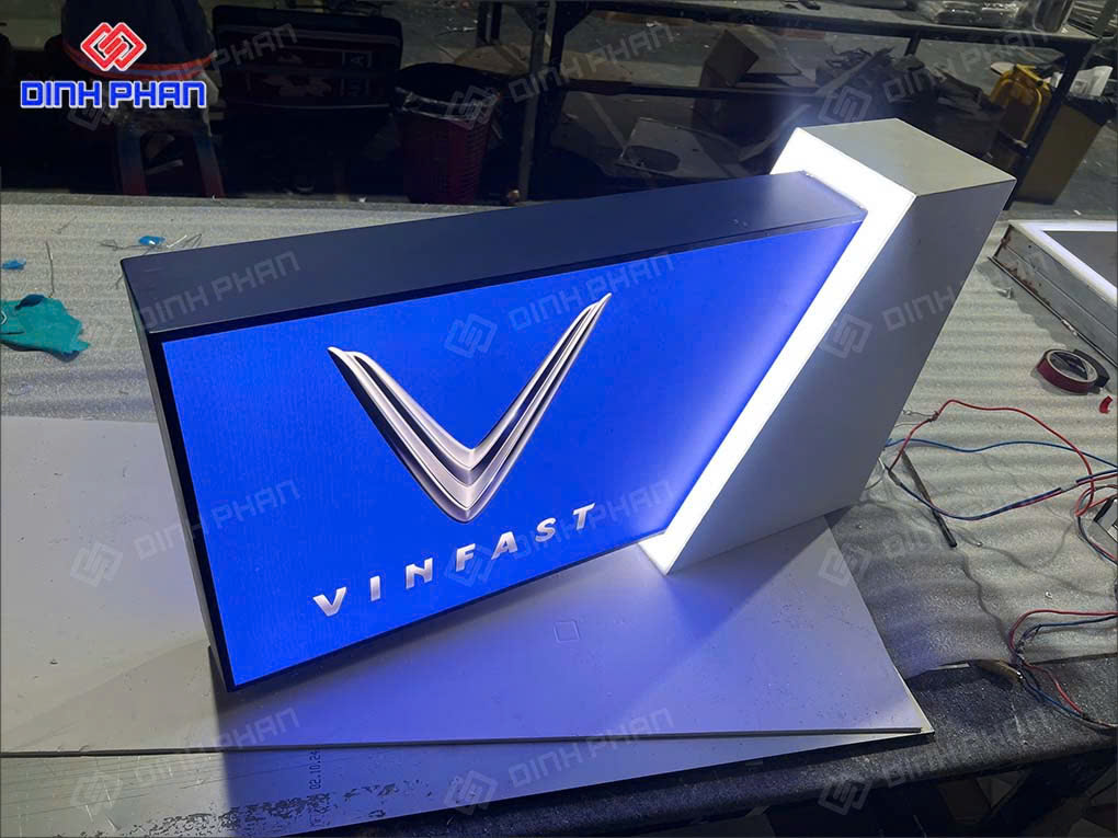 Bảng hiệu hộp đèn in bạt không gân của Vinfast tại Đắk Lắk