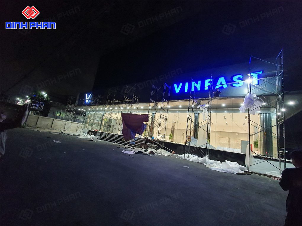 Bảng hiệu mặt tiền