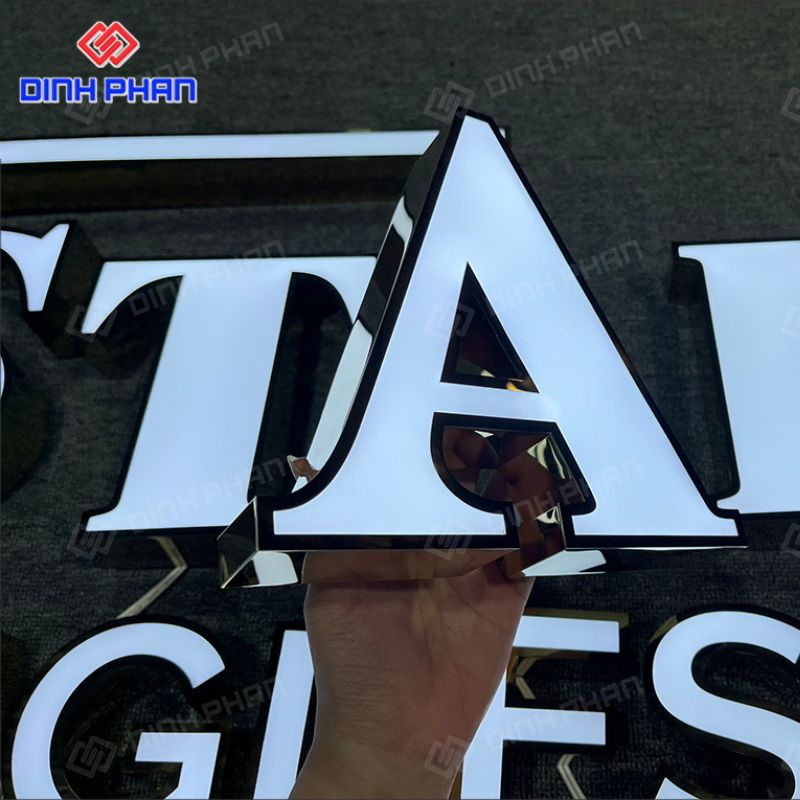 Làm bảng hiệu chữ inox mặt mica