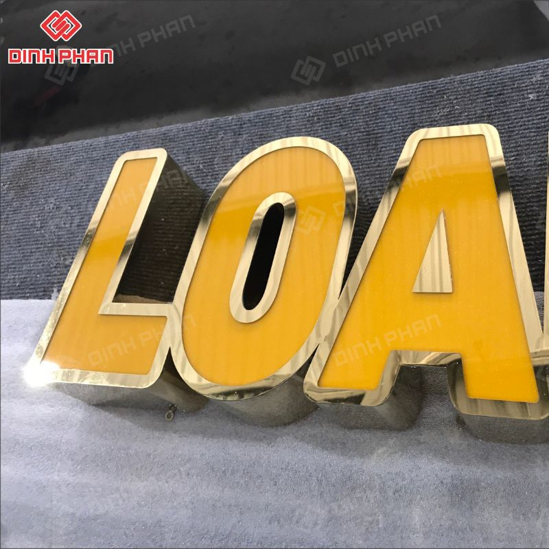 Chữ inox lồng mặt mica