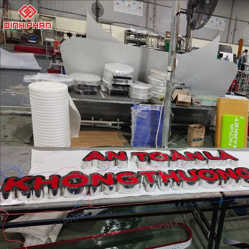 Chữ mica hông inox