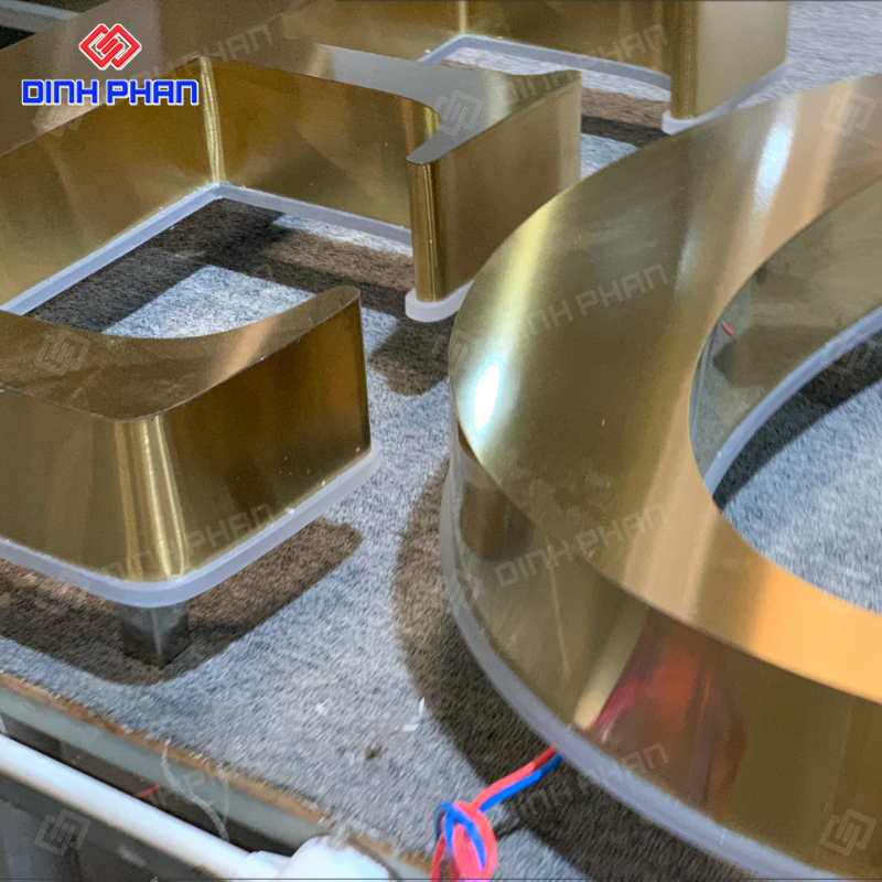 Chữ inox chân mica cháo