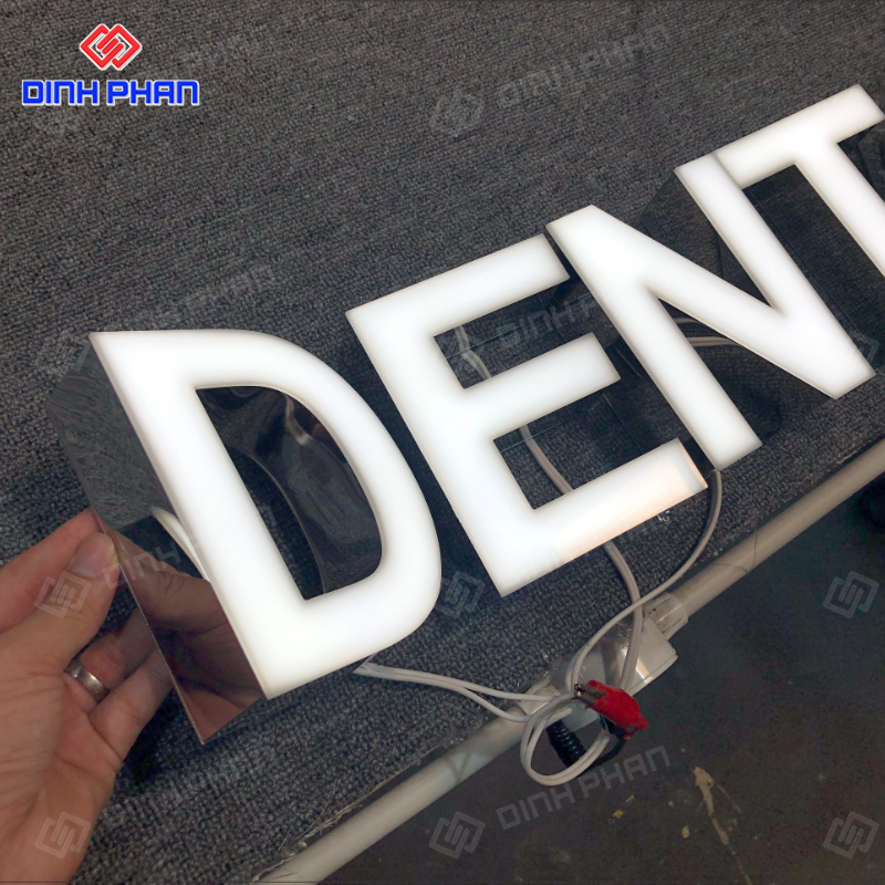 Chữ mica đèn led