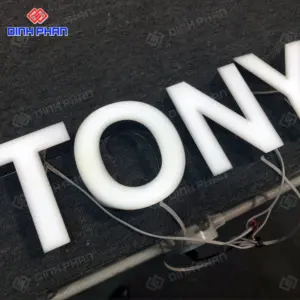 Chữ mica đèn led