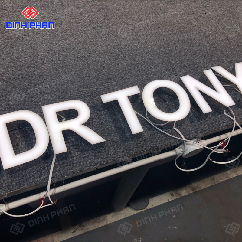 Chữ mica đèn led