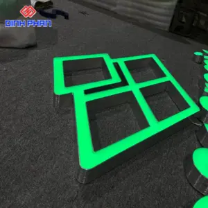 Chữ mica hông nhôm