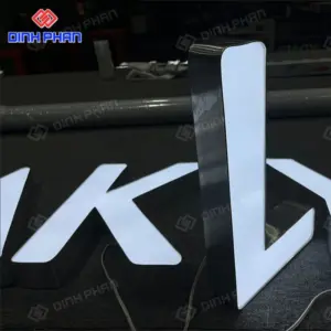 Chữ mica hông nhôm