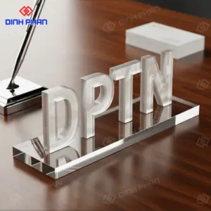 Chữ mica để bàn