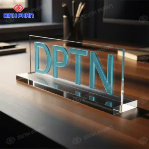 Chữ mica để bàn