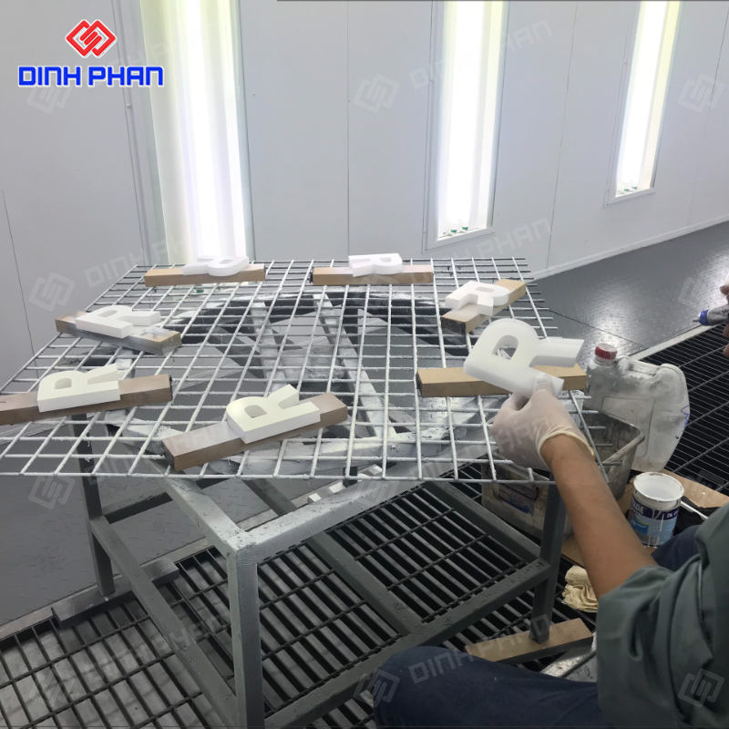 Chữ mica uốn nổi