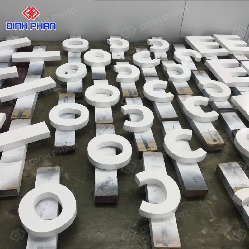 Chữ mica uốn nổi