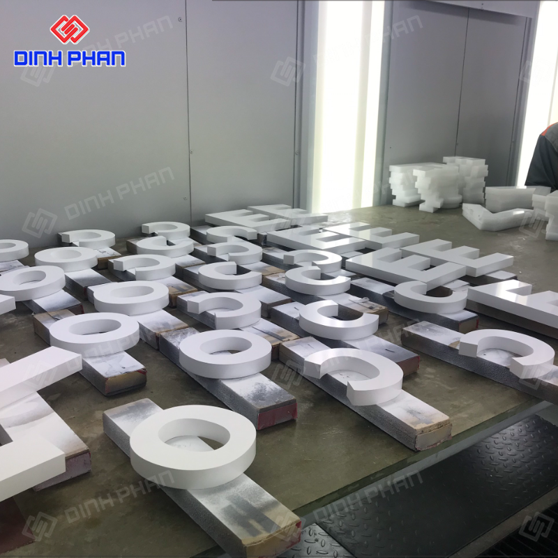 Chữ mica uốn nổi