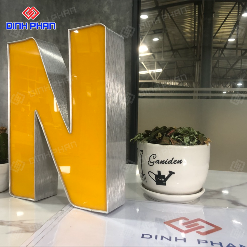 Chữ nhôm mặt mica