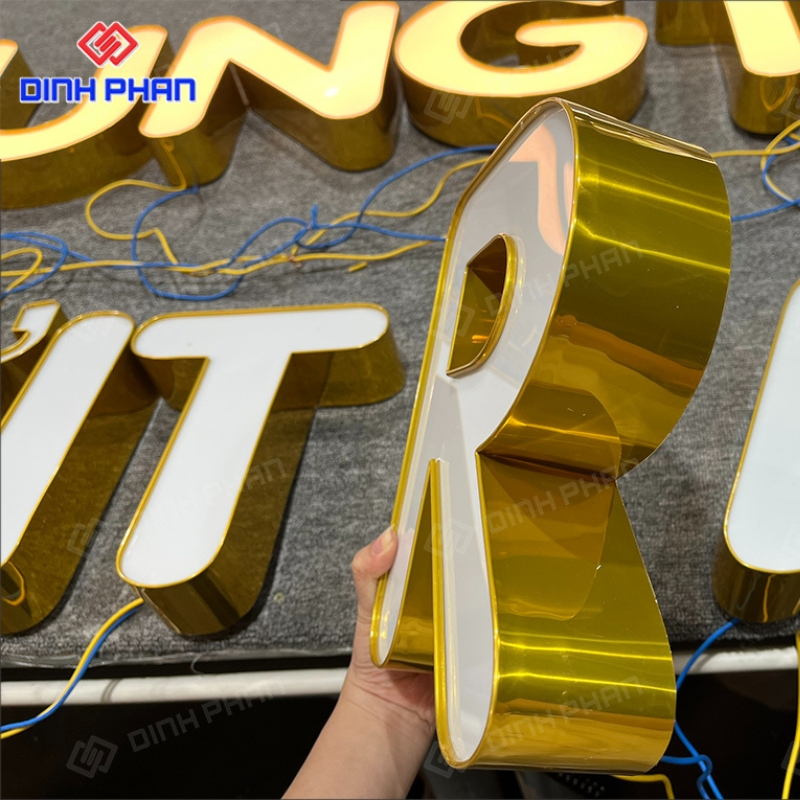 Chữ nhôm vàng gương