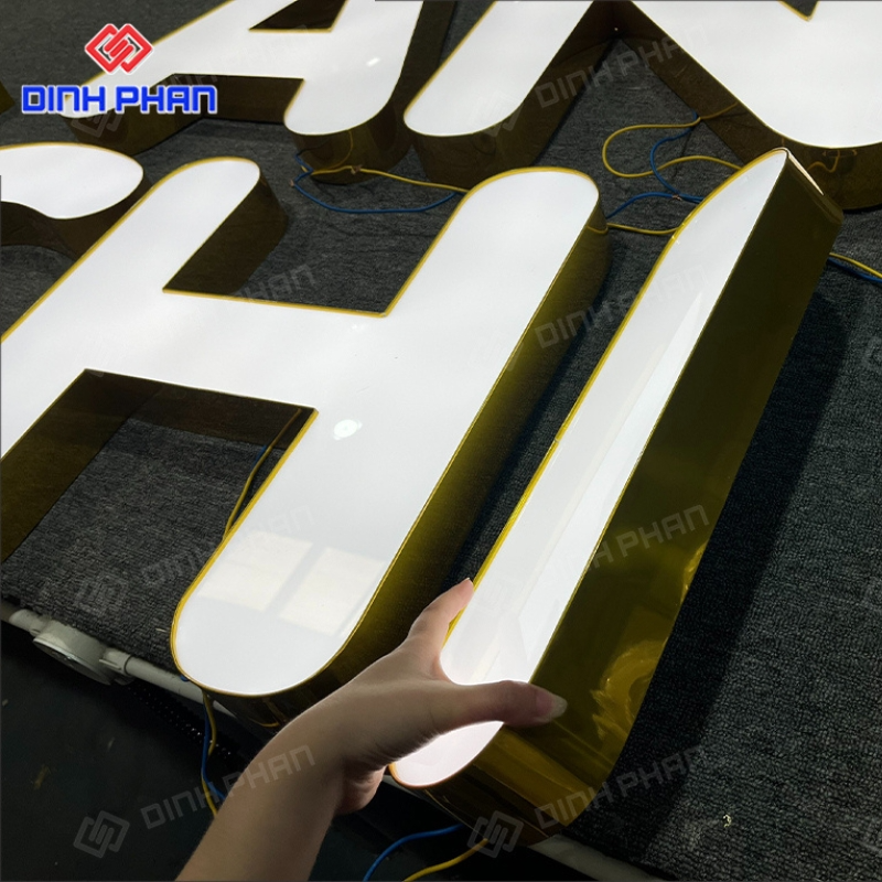 Chữ nhôm vàng gương