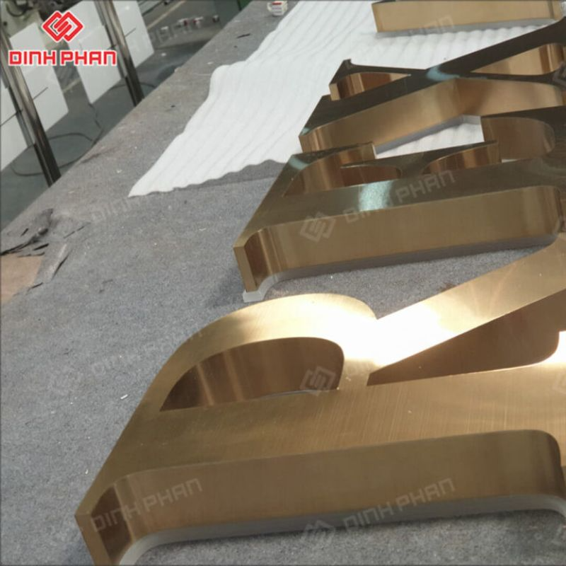 Chữ nhôm vàng xước