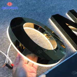 Chữ inox hắt sáng chân