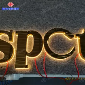 Chữ inox hắt sáng chân