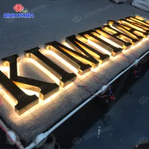 Chữ inox hắt sáng chân