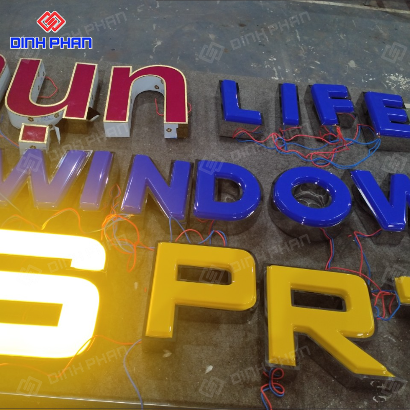 Giá bảng hiệu chữ nổi mica