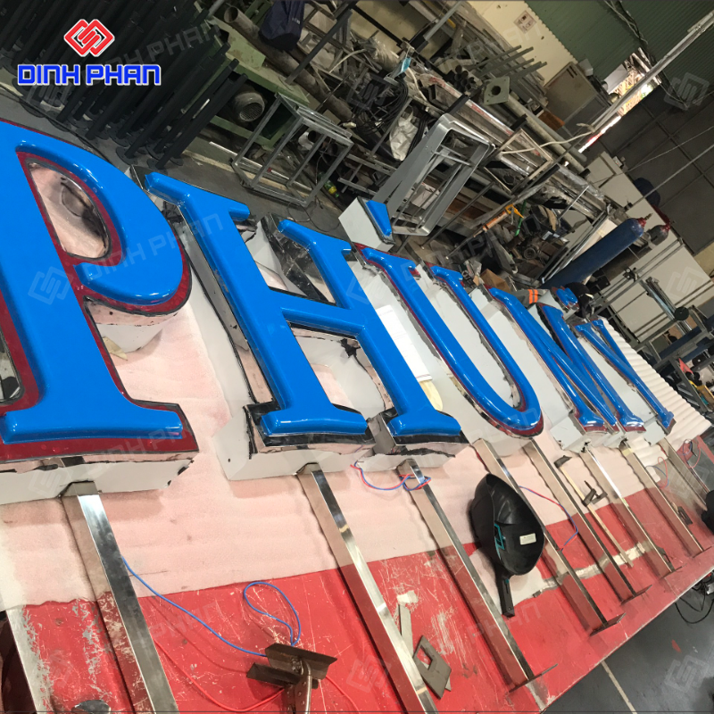 Giá bảng hiệu chữ nổi mica