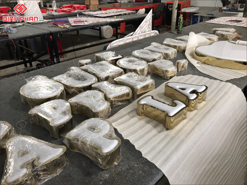 Bảng giá cắt chữ mica