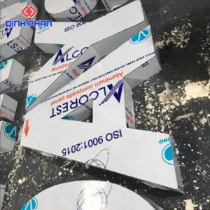 Bảng hiệu alu chữ nổi
