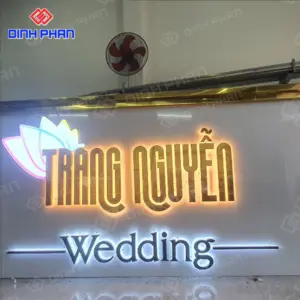 Biển Alu chữ nổi