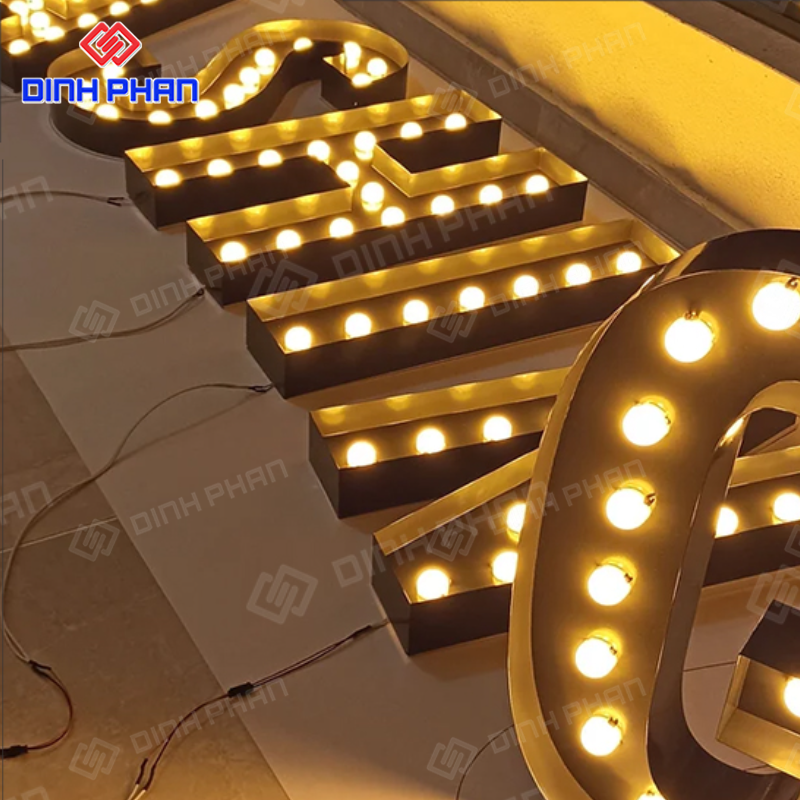 Biển Alu chữ nổi