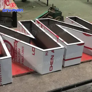 Biển Alu chữ nổi